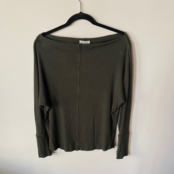 Velvet by Graham & Spencer off shoulder sweater SZ Small - Picture 1 of 3